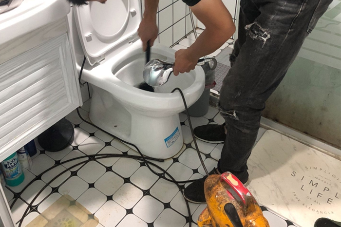 寿宁马桶堵塞自己疏通还是找师傅？专业上门服务让你省时更省心